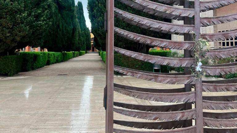 Pasqua a Cesena: un ramoscello d’ulivo all’ingresso di tutti i cimiteri cittadini Pasqua a Cesena: un ramoscello d’ulivo all’ingresso di tutti i cimiteri cittadini