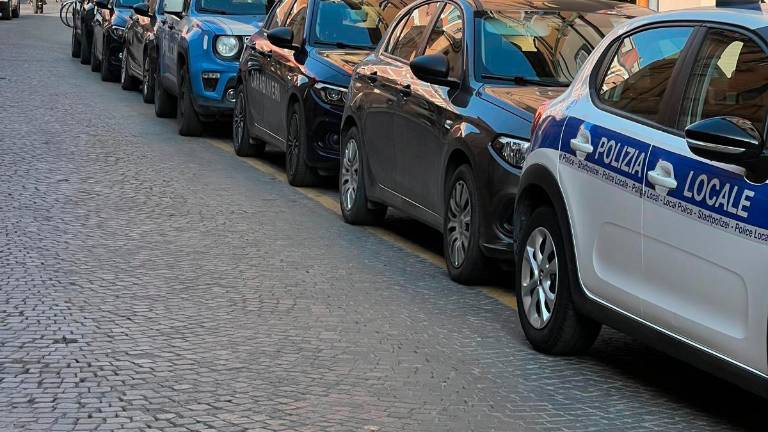 Forlì, scattano i controlli per il sovraffollamento abitativo, blitz in Corso Mazzini Forlì, scattano i controlli per il sovraffollamento abitativo, blitz in Corso Mazzini