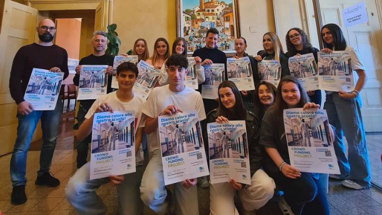 Un gruppo di studenti dell’istituto “Molari” Un gruppo di studenti dell’istituto “Molari”