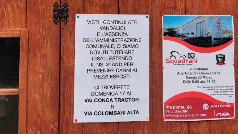 Il cartello affisso dall’azienda Squadrani Il cartello affisso dall’azienda Squadrani