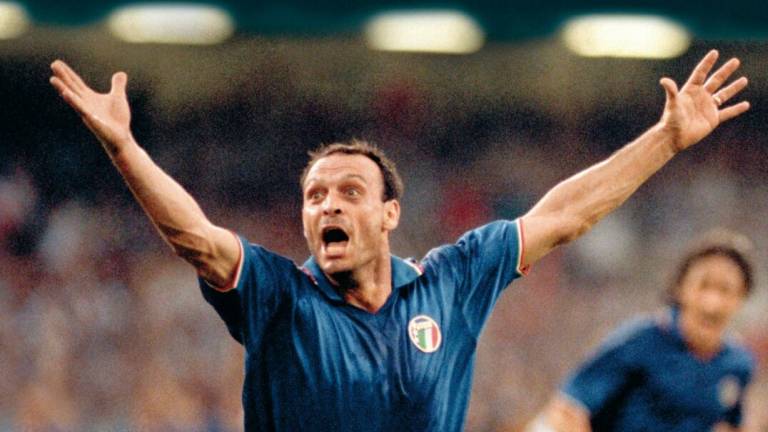 Le nostre notti magiche: le emozioni azzurre dei Mondiali del '90 Le nostre notti magiche: le emozioni azzurre dei Mondiali del '90