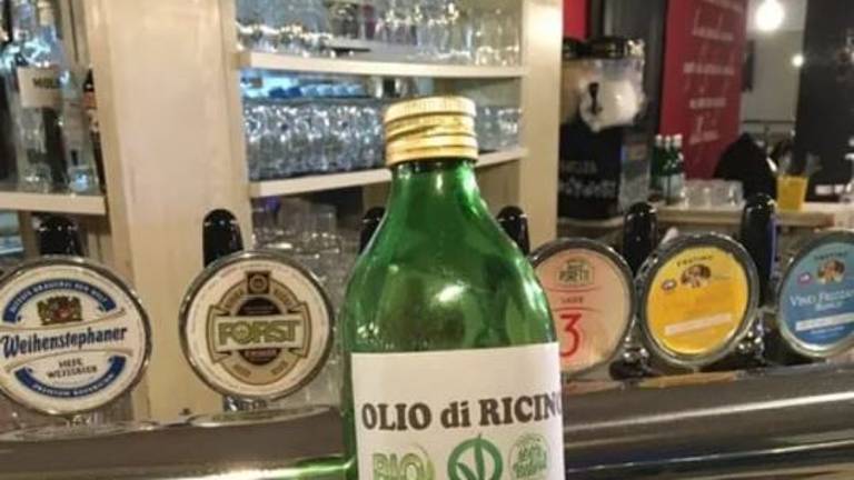 Olio di ricino ai sinistrati. Bufera sul coordinatore di Forza Italia a Rimini Olio di ricino ai sinistrati. Bufera sul coordinatore di Forza Italia a Rimini
