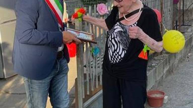 Fu la prima bambina a nascere a Gatteo Mare: Primula compie 100 anni Fu la prima bambina a nascere a Gatteo Mare: Primula compie 100 anni