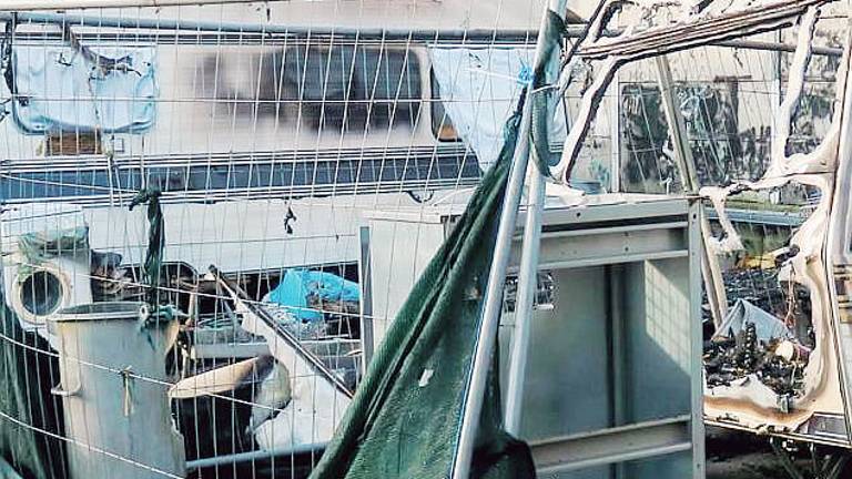 Nomadi, camper a fuoco a Rimini Nomadi, camper a fuoco a Rimini