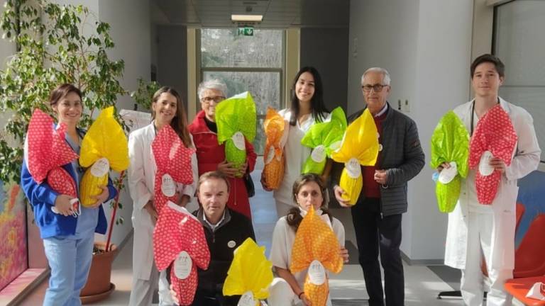Forlì, a Pediatria le uova di Pasqua Ail donate da Ascom Confcommercio Forlì, a Pediatria le uova di Pasqua Ail donate da Ascom Confcommercio