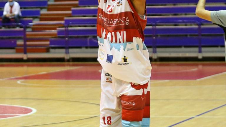 Basket B, Rimini batte Cecina 65-70 e si issa al 2° posto Basket B, Rimini batte Cecina 65-70 e si issa al 2° posto