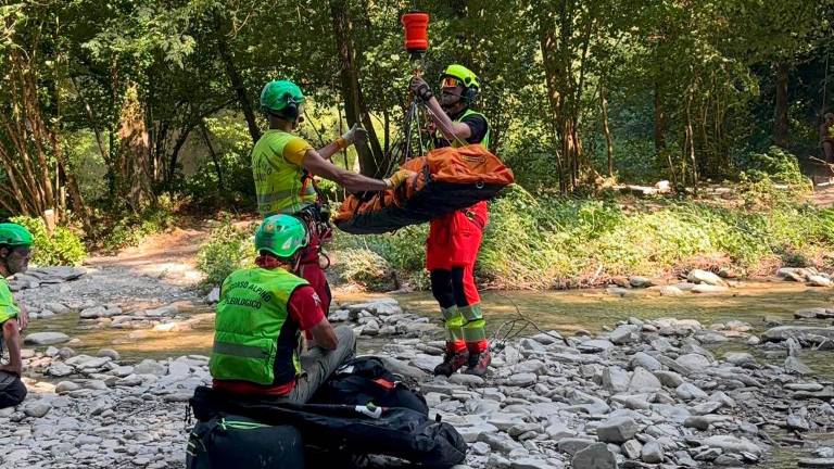 Premilcuore, cade alla Grotta Urlante: ferito 19enne VIDEO Premilcuore, cade alla Grotta Urlante: ferito 19enne VIDEO