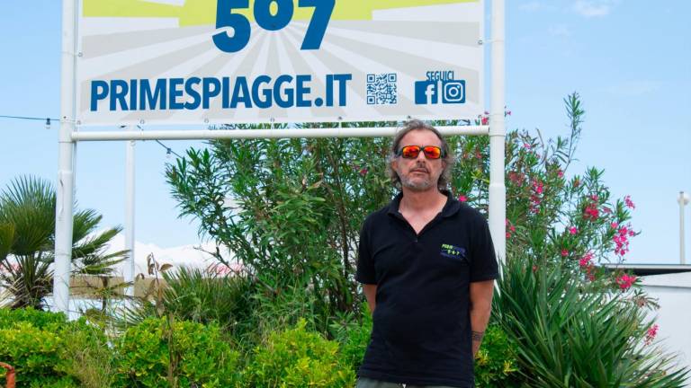 Rimini. Nuova ordinanza, boe e blocchi di cemento in mare. Il bagnino: “Già rubato tutto” Rimini. Nuova ordinanza, boe e blocchi di cemento in mare. Il bagnino: “Già rubato tutto”