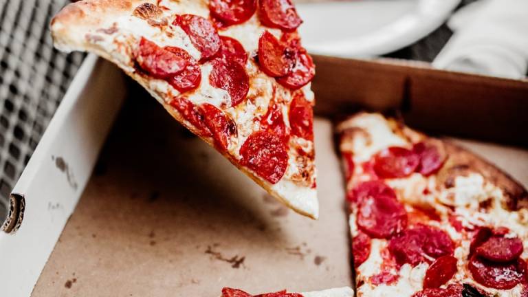 Forlì, Dante, che pizza!: in Pediatria la seconda vita dei cartoni da asporto Forlì, Dante, che pizza!: in Pediatria la seconda vita dei cartoni da asporto