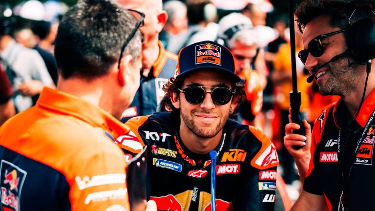 Enea Bastianini e Alberto Giribuola (a destra): i due sono assieme per il 4° anno, i primi due con “Avintia”, il terzo con il “Gresini Racing” e ora in Ktm Enea Bastianini e Alberto Giribuola (a destra): i due sono assieme per il 4° anno, i primi due con “Avintia”, il terzo con il “Gresini Racing” e ora in Ktm