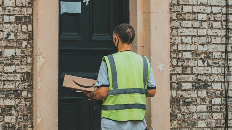 Troppi corrieri in centro a Ravenna, il Comune studia le soluzioni Troppi corrieri in centro a Ravenna, il Comune studia le soluzioni