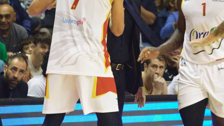 Mantova sgambetta la capolista OraSì (68-71) Mantova sgambetta la capolista OraSì (68-71)