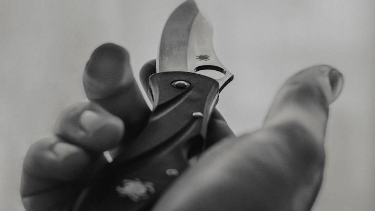 Rimini, violenta rapina col coltello al Bar Falco Rimini, violenta rapina col coltello al Bar Falco