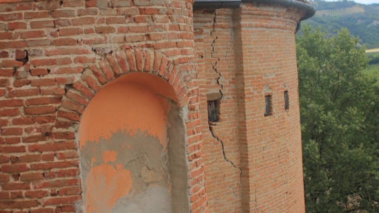 Brisighella, Collegiata: nuovi timori per le crepe Brisighella, Collegiata: nuovi timori per le crepe