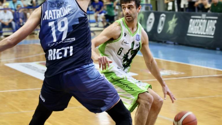 Basket serie B, i Blacks crollano in casa contro una Real Sebastiani spietata Basket serie B, i Blacks crollano in casa contro una Real Sebastiani spietata