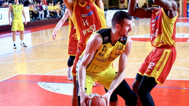 Basket B, Bernardi felice: “L’OraSì era pronta”. Regazzi: “La Virtus ha subìto ed è colpa mia” Basket B, Bernardi felice: “L’OraSì era pronta”. Regazzi: “La Virtus ha subìto ed è colpa mia”