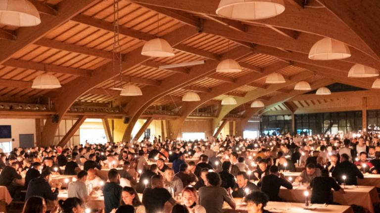 M'illumino di meno: a San Patrignano in 700 a cena a lume di candela con polenta e salsiccia - Gallery M'illumino di meno: a San Patrignano in 700 a cena a lume di candela con polenta e salsiccia - Gallery
