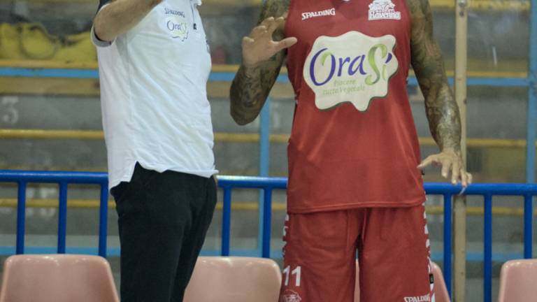 Basket, la Fortitudo piega l'OraSì al Memorial Leonelli Basket, la Fortitudo piega l'OraSì al Memorial Leonelli