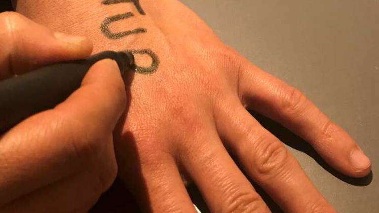 Ravenna, il prof mi scriveva stupida sulla mano Ravenna, il prof mi scriveva stupida sulla mano