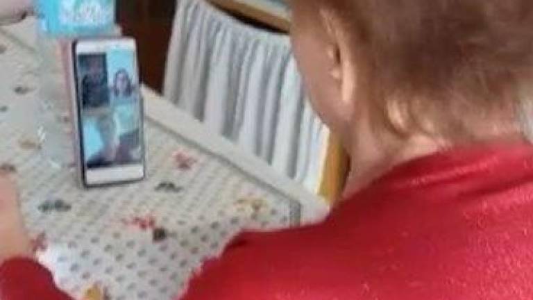 La videochiamata, uno dei pochi regali portati dal coronavirus La videochiamata, uno dei pochi regali portati dal coronavirus