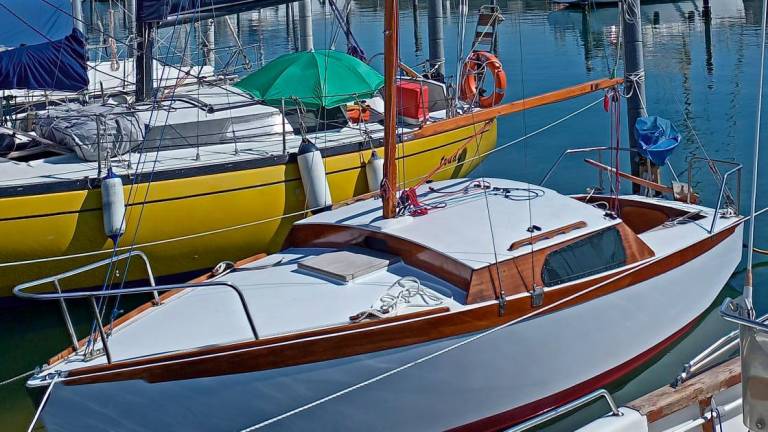 Vela e legno. Il progetto “Romagna Mia” per una barca da Mini Transat. «E’ meglio della vetroresina»