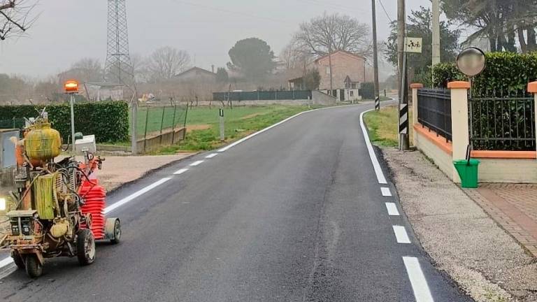 Un lavoro di riasfaltatura, foto di Archivio Un lavoro di riasfaltatura, foto di Archivio