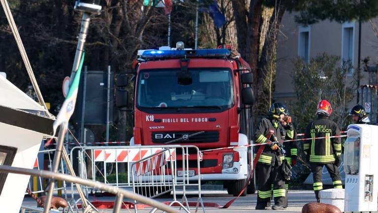 “Sversamento di gasolio e disastro ecologico a Rimini”: il video dell’esercitazione VIDEO GALLERY “Sversamento di gasolio e disastro ecologico a Rimini”: il video dell’esercitazione VIDEO GALLERY