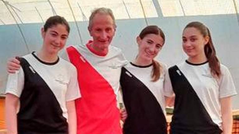 La formazione Under 16 femminile del Tc Viserba La formazione Under 16 femminile del Tc Viserba