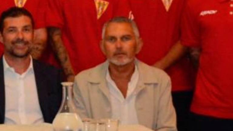 Il responsabile del settore giovanile Cono Fusco (a destra) alla presentazione della squadra Il responsabile del settore giovanile Cono Fusco (a destra) alla presentazione della squadra