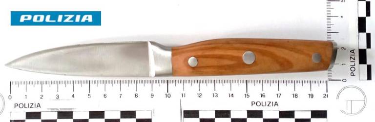 Il coltello sequestrato Il coltello sequestrato