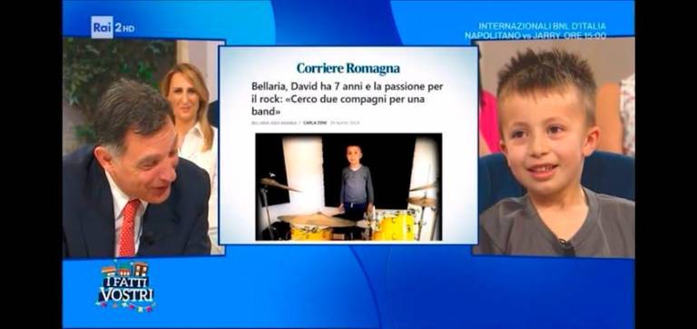 Bellaria, David il batterista di 7 anni a “I fatti vostri” strappa applausi Bellaria, David il batterista di 7 anni a “I fatti vostri” strappa applausi