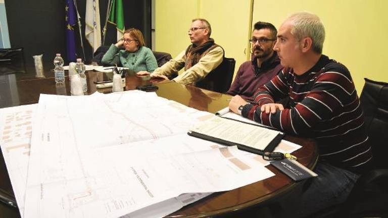 Ex Sferisterio, un cavo di Telecom blocca il cantiere: il parcheggio slitta ancora Ex Sferisterio, un cavo di Telecom blocca il cantiere: il parcheggio slitta ancora