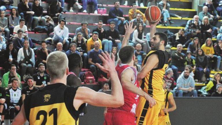 A Imola alla fine c'è gloria per tutti. Derby biancorosso, torneo giallonero A Imola alla fine c'è gloria per tutti. Derby biancorosso, torneo giallonero