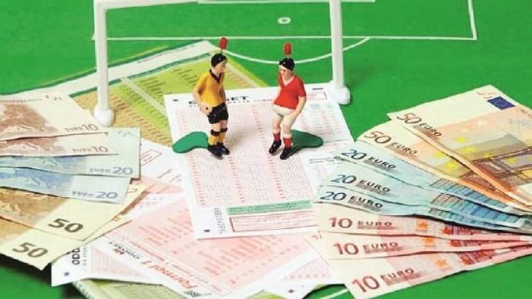 Calcio scommesse in salsa greca: a Rimini presentata denuncia per truffa Calcio scommesse in salsa greca: a Rimini presentata denuncia per truffa
