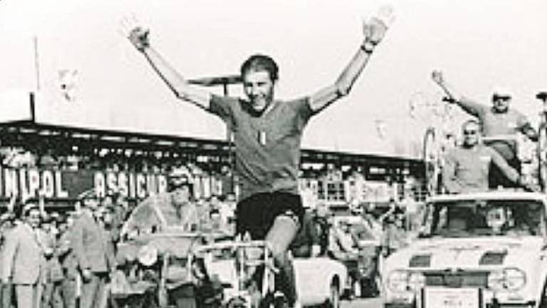 Imola riabbraccia Vittorio Adorni e ricorda la mitica impresa di 50 anni fa Imola riabbraccia Vittorio Adorni e ricorda la mitica impresa di 50 anni fa