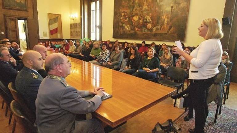 Linea Rosa, 27 anni in prima linea. Ma ora il futuro è incerto Linea Rosa, 27 anni in prima linea. Ma ora il futuro è incerto