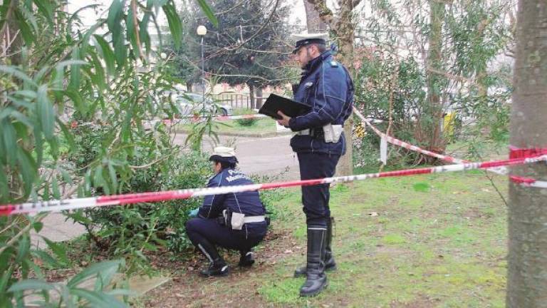 Ancora bocconi sospetti al quartiere San Giuseppe. Interviene la Polizia municipale Ancora bocconi sospetti al quartiere San Giuseppe. Interviene la Polizia municipale