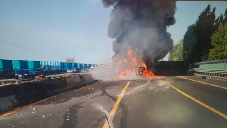 Forlì, camion a fuoco: riaperta una corsia dell’A14. Tre chilometri di coda VIDEO GALLERY Forlì, camion a fuoco: riaperta una corsia dell’A14. Tre chilometri di coda VIDEO GALLERY