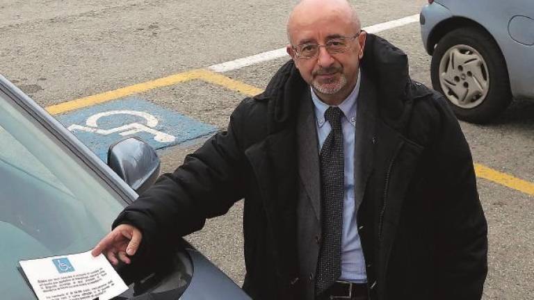 Stallo per disabili sempre occupato. «Ti auguro di finire in carrozzina» Stallo per disabili sempre occupato. «Ti auguro di finire in carrozzina»
