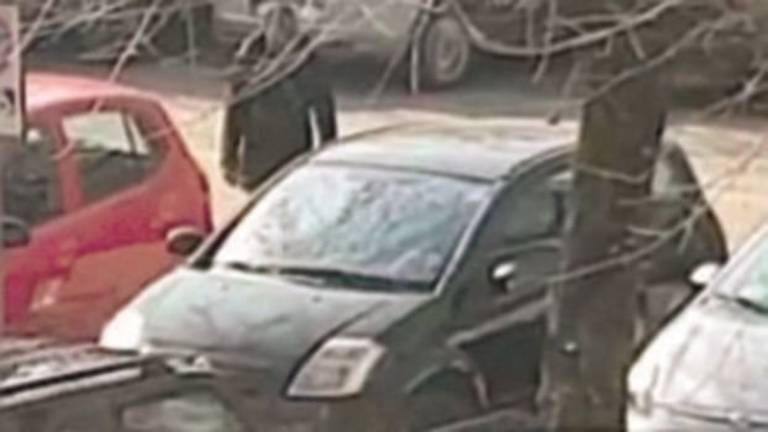 Faenza, parcheggiatore abusivo arrestato ma manda tre agenti in ospedale Faenza, parcheggiatore abusivo arrestato ma manda tre agenti in ospedale