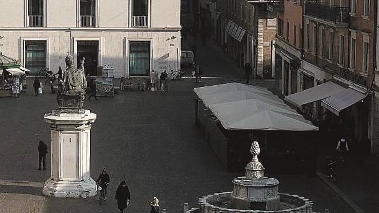 Avvocato pesta clochard a Rimini poi inventa tentata rapina: inchiodato da testimoni Avvocato pesta clochard a Rimini poi inventa tentata rapina: inchiodato da testimoni
