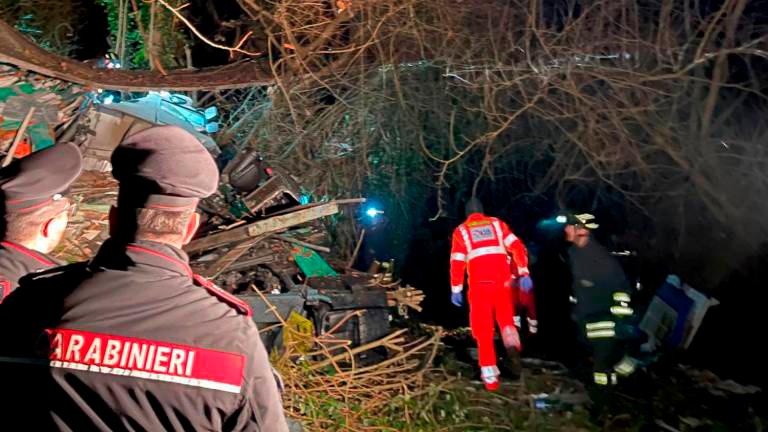 Tragico volo mortale in E 45: chiusa la corsia sud all’altezza di Mercato Saraceno Tragico volo mortale in E 45: chiusa la corsia sud all’altezza di Mercato Saraceno