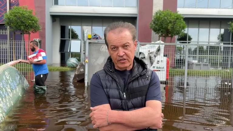 Ravenna, abbiamo messo le mani nell'acqua e siamo rimasti in piedi: la ripresa della Sicis in un video Ravenna, abbiamo messo le mani nell'acqua e siamo rimasti in piedi: la ripresa della Sicis in un video
