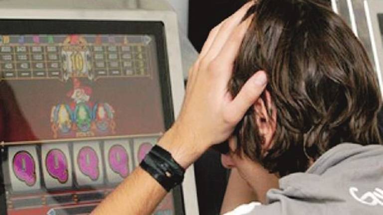 Controllati dalla polizia sale slot e videolottery Controllati dalla polizia sale slot e videolottery