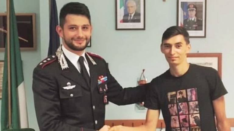 Piazzaiolo romeno trova 1500 euro. «Li ho difesi per ridarli a chi li ha persi» Piazzaiolo romeno trova 1500 euro. «Li ho difesi per ridarli a chi li ha persi»