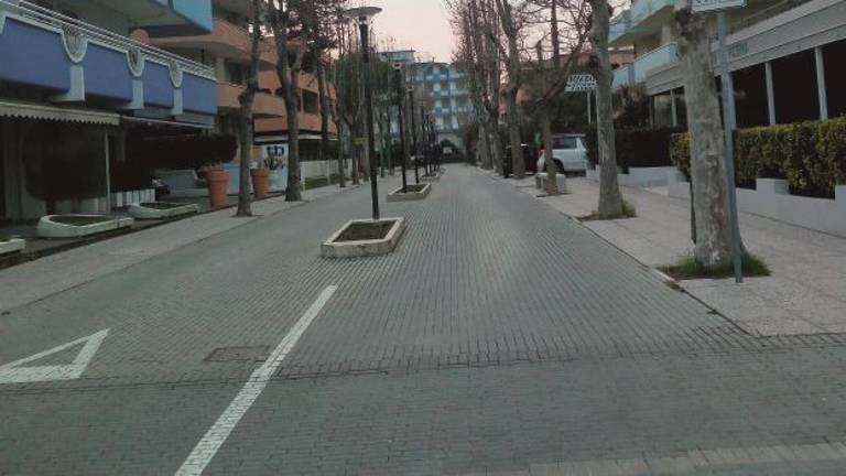 Lavori per sistemare le strade disastrate Lavori per sistemare le strade disastrate