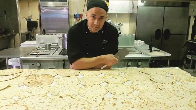 Lo chef di Rimini fra i ghiacci dell’Antartide. «Li prendo tutti per la gola» Lo chef di Rimini fra i ghiacci dell’Antartide. «Li prendo tutti per la gola»