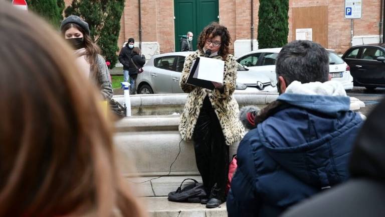 Forlì, genitori e studenti contro la dad VIDEO Forlì, genitori e studenti contro la dad VIDEO