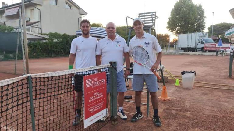 Tennis, Bronzetti conquista il torneo del Maretennis Tennis, Bronzetti conquista il torneo del Maretennis