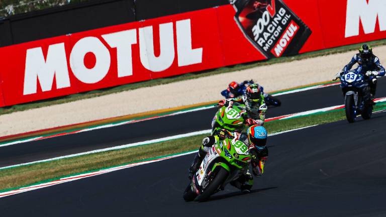 Supersport 300, gara1: Huertas vince e balza in testa al campionato Supersport 300, gara1: Huertas vince e balza in testa al campionato